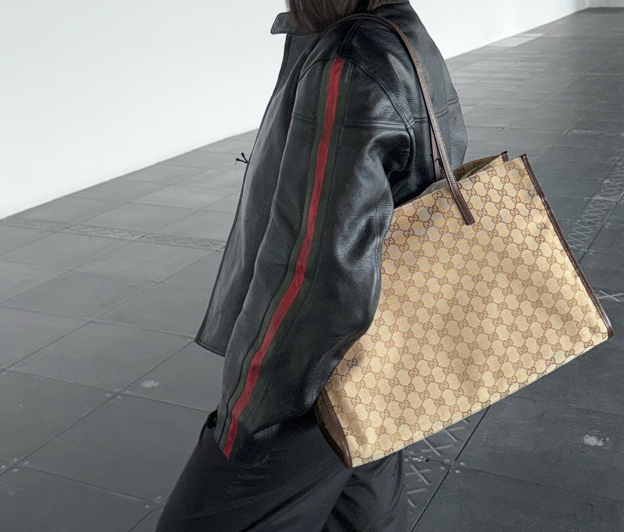 Gucci Londra Large Tote Bag – 875056
