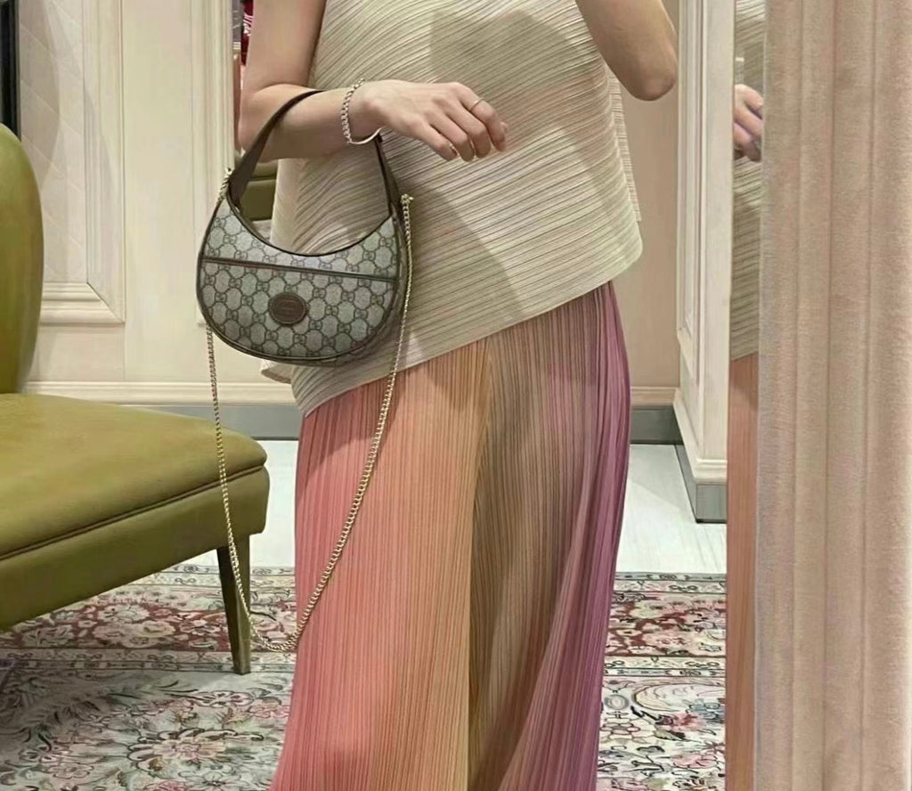 Gucci GG Retro Half Moon Bag – 726843